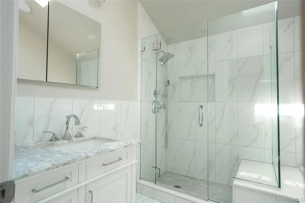 41 Country Dr N Staten Island, NY 10314