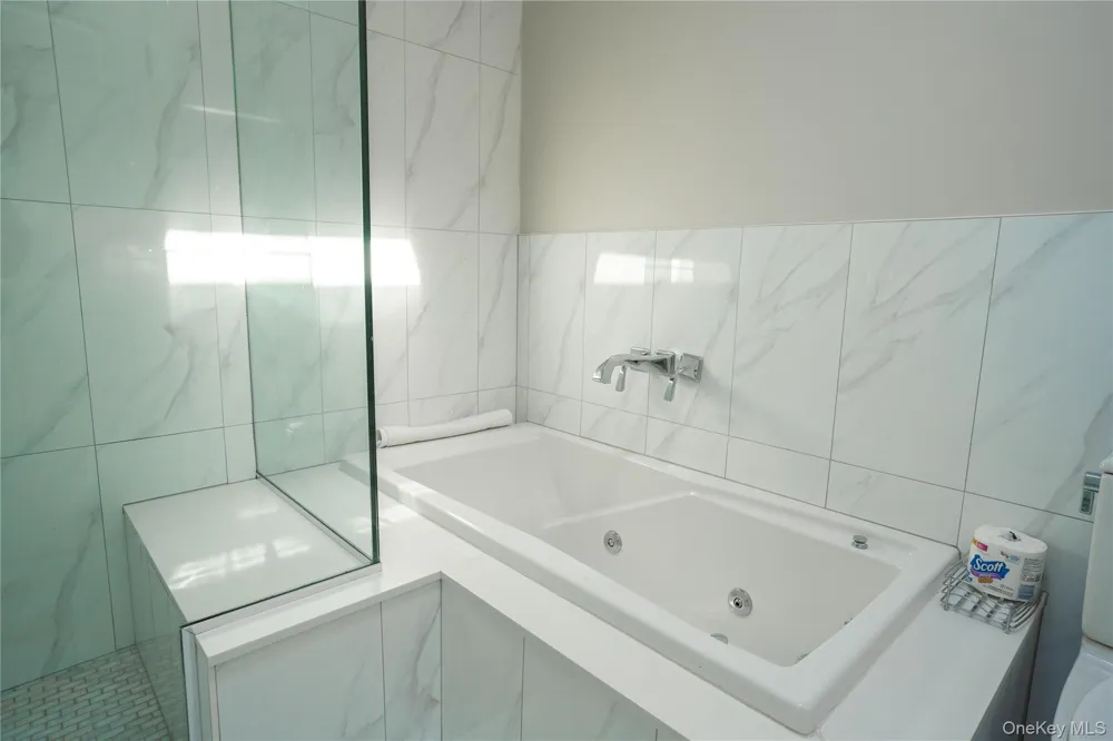 41 Country Dr N Staten Island, NY 10314