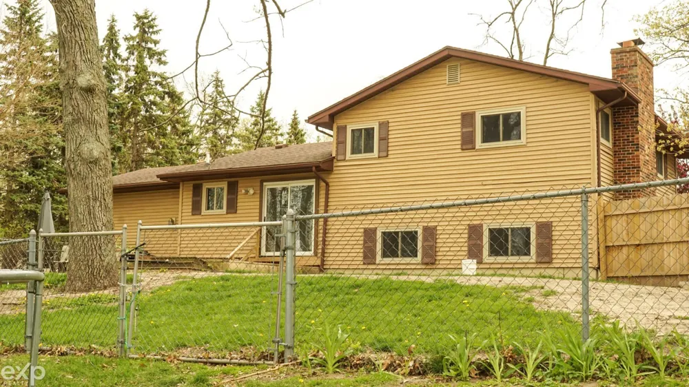 695 Knodt Road Essexville City, MI 48732