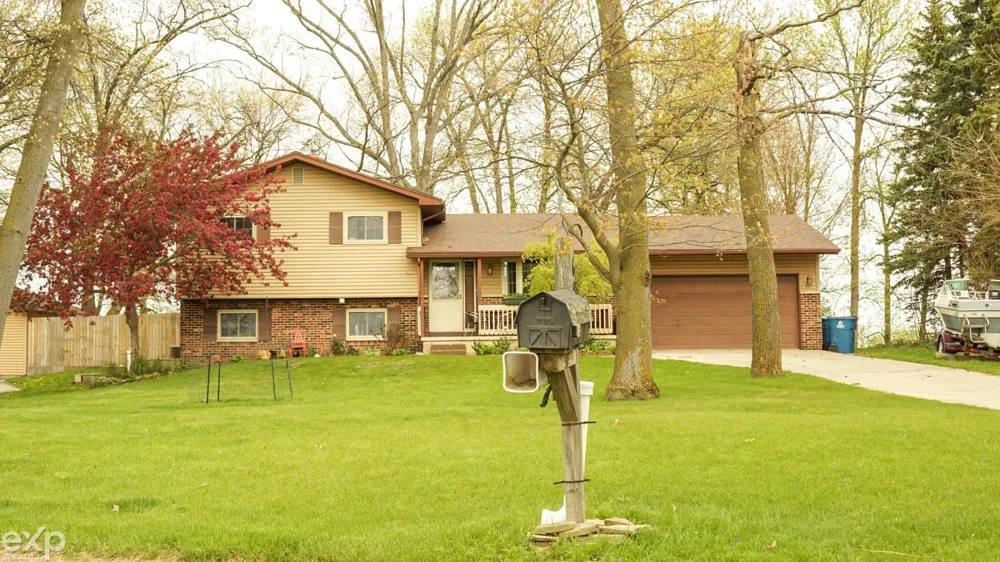 695 Knodt Road Essexville City, MI 48732