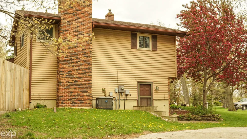 695 Knodt Road Essexville City, MI 48732