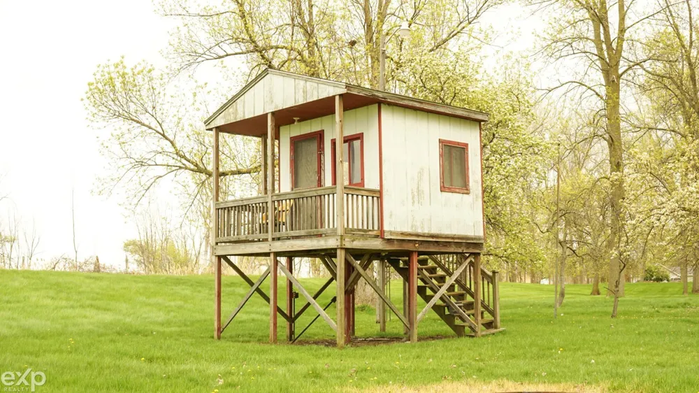 695 Knodt Road Essexville City, MI 48732