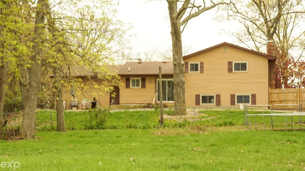 695 Knodt Road Essexville City, MI 48732