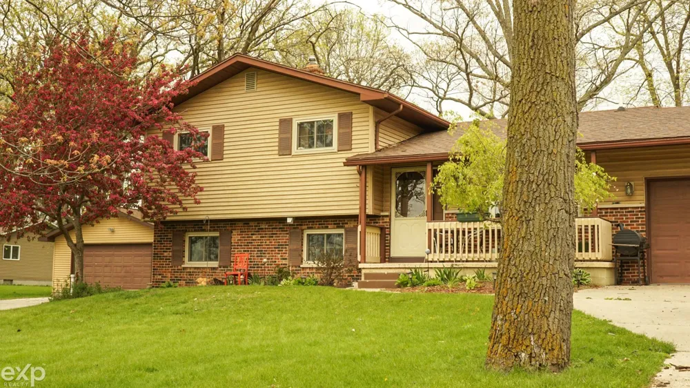695 Knodt Road Essexville City, MI 48732