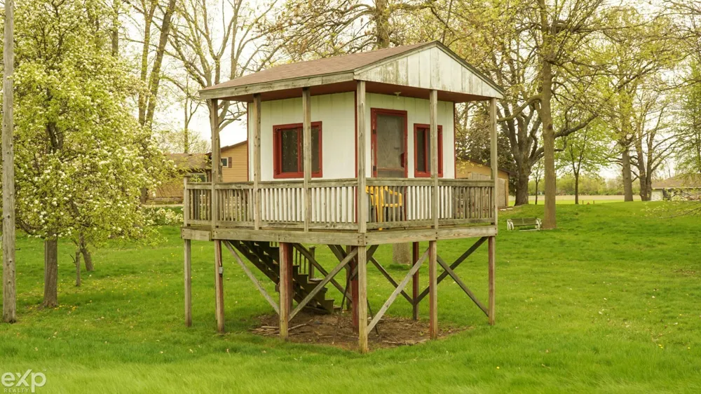 695 Knodt Road Essexville City, MI 48732