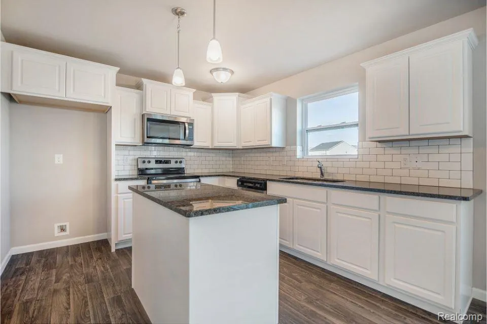 2112 Stillwater Drive Davison Township, MI 48423