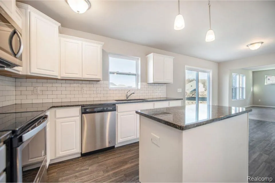2112 Stillwater Drive Davison Township, MI 48423