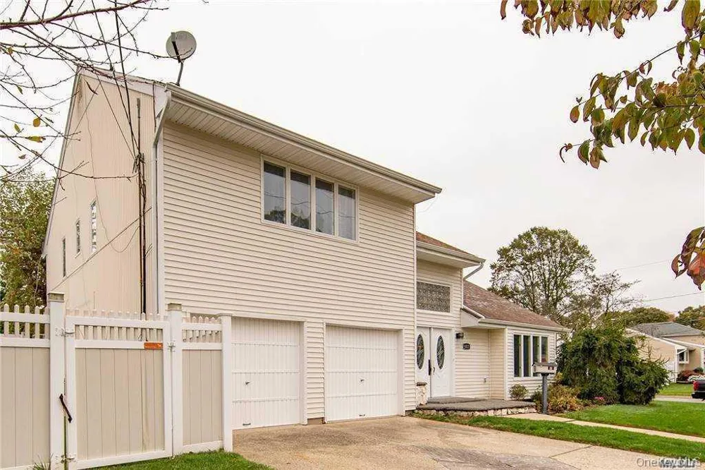 4025 Boston Avenue Seaford, NY 11783