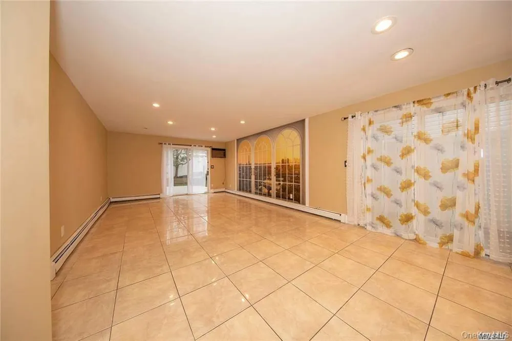 4025 Boston Avenue Seaford, NY 11783