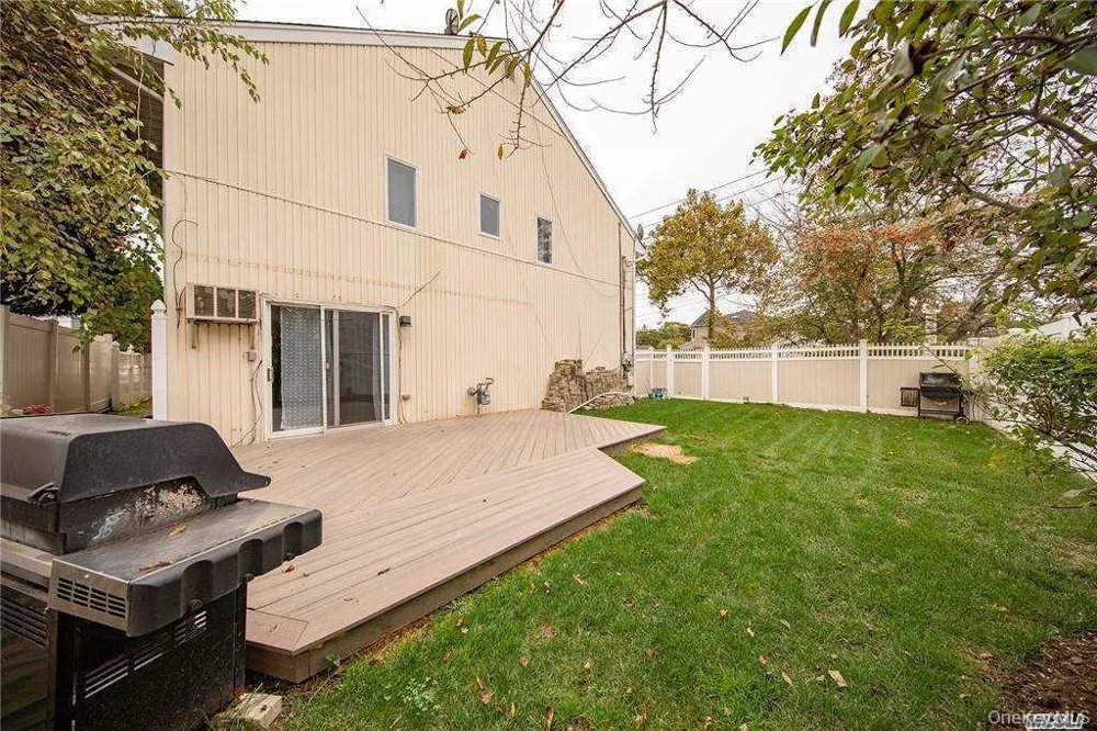 4025 Boston Avenue Seaford, NY 11783