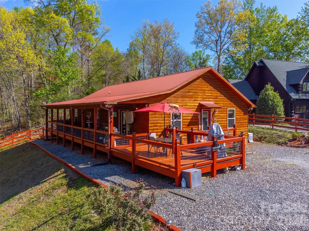 30 Sleepy Bear Ridge Whittier, NC 28789