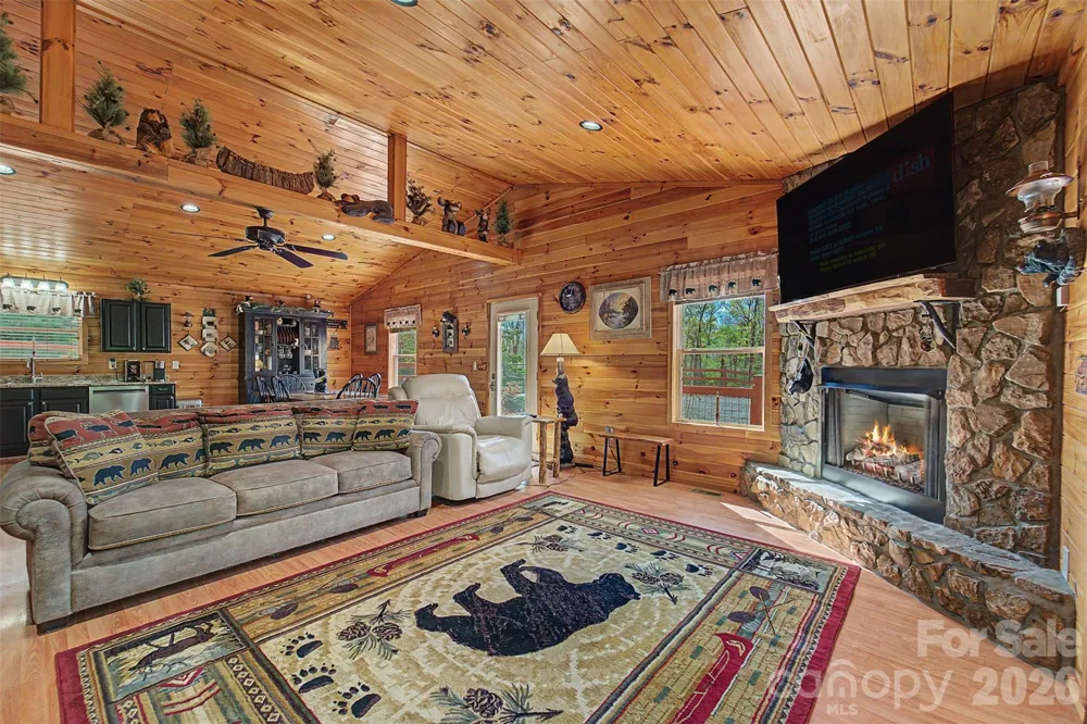 30 Sleepy Bear Ridge Whittier, NC 28789