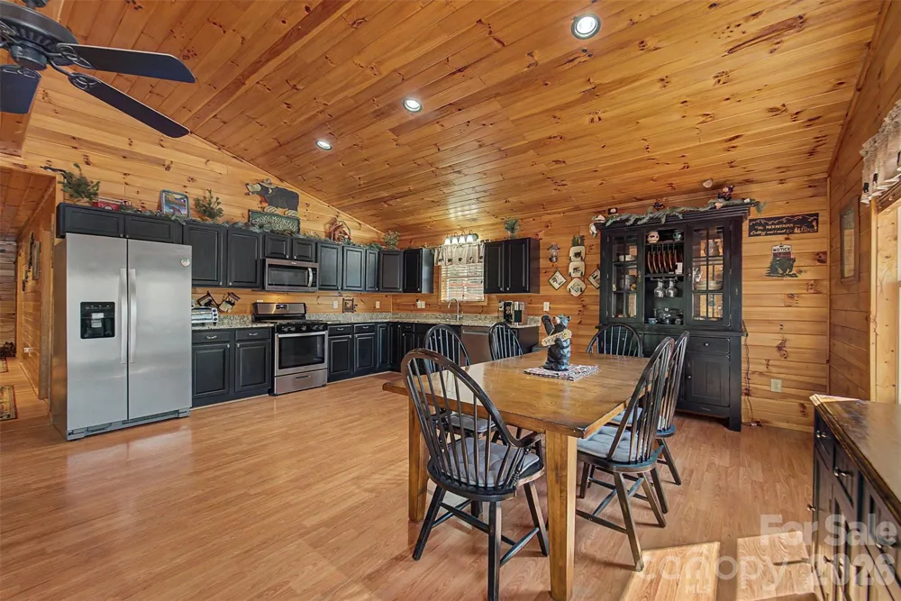 30 Sleepy Bear Ridge Whittier, NC 28789