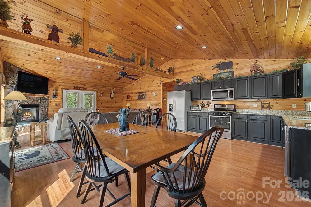 30 Sleepy Bear Ridge Whittier, NC 28789