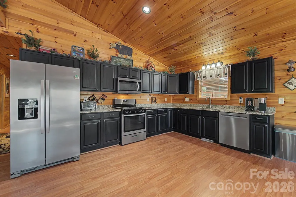 30 Sleepy Bear Ridge Whittier, NC 28789