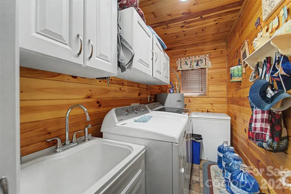 30 Sleepy Bear Ridge Whittier, NC 28789