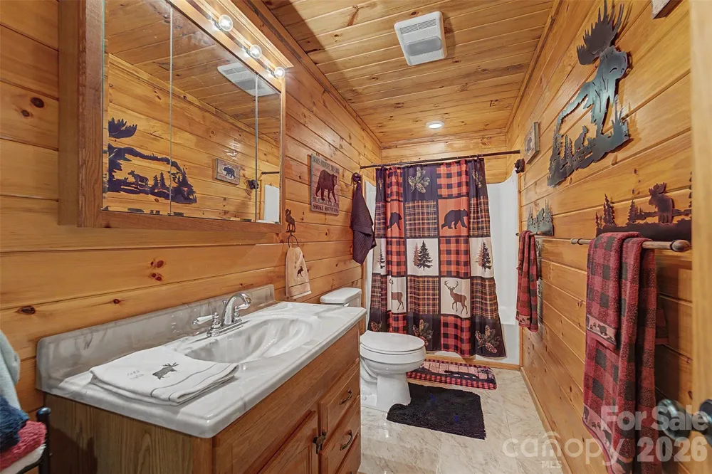 30 Sleepy Bear Ridge Whittier, NC 28789