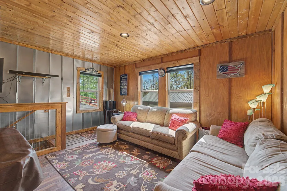 30 Sleepy Bear Ridge Whittier, NC 28789