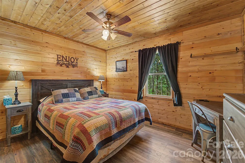 30 Sleepy Bear Ridge Whittier, NC 28789