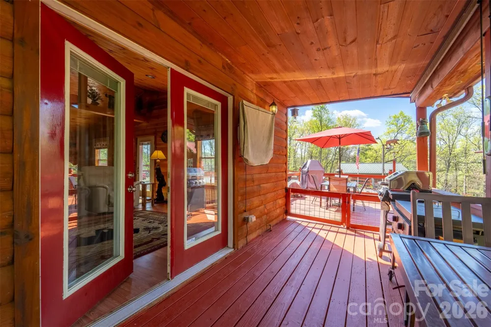 30 Sleepy Bear Ridge Whittier, NC 28789