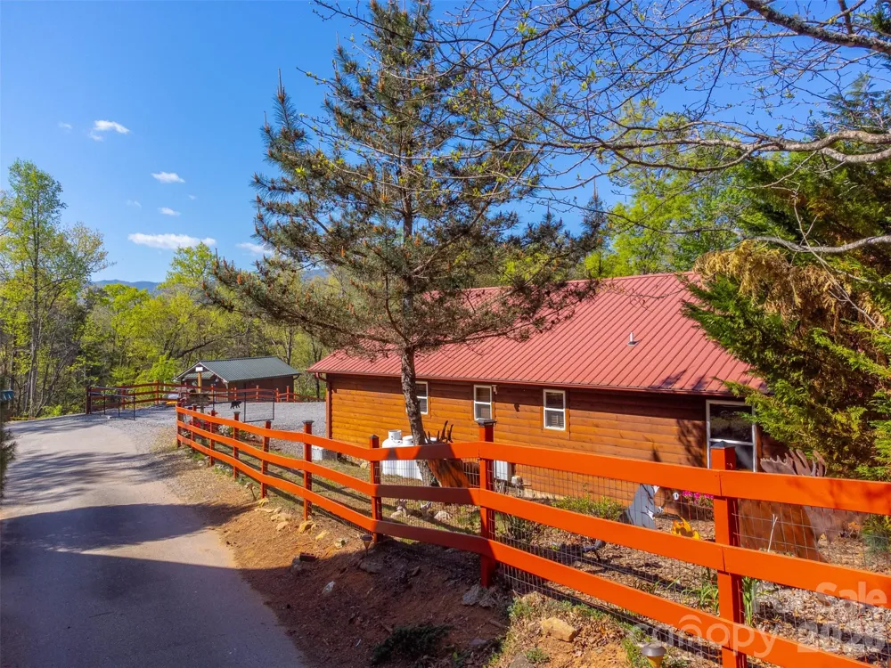30 Sleepy Bear Ridge Whittier, NC 28789
