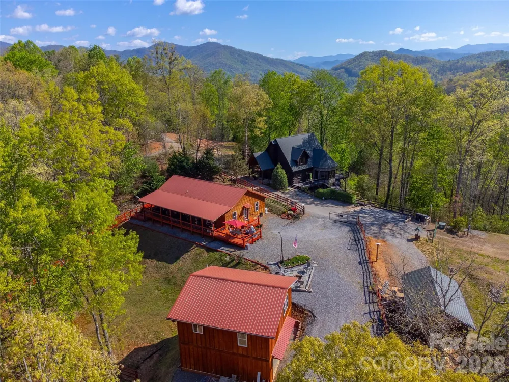 30 Sleepy Bear Ridge Whittier, NC 28789