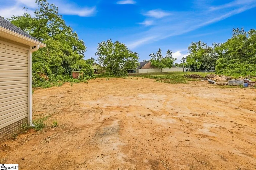 215 W Durst Avenue Greenwood, SC 29646