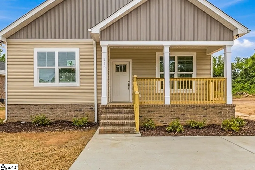 215 W Durst Avenue Greenwood, SC 29646