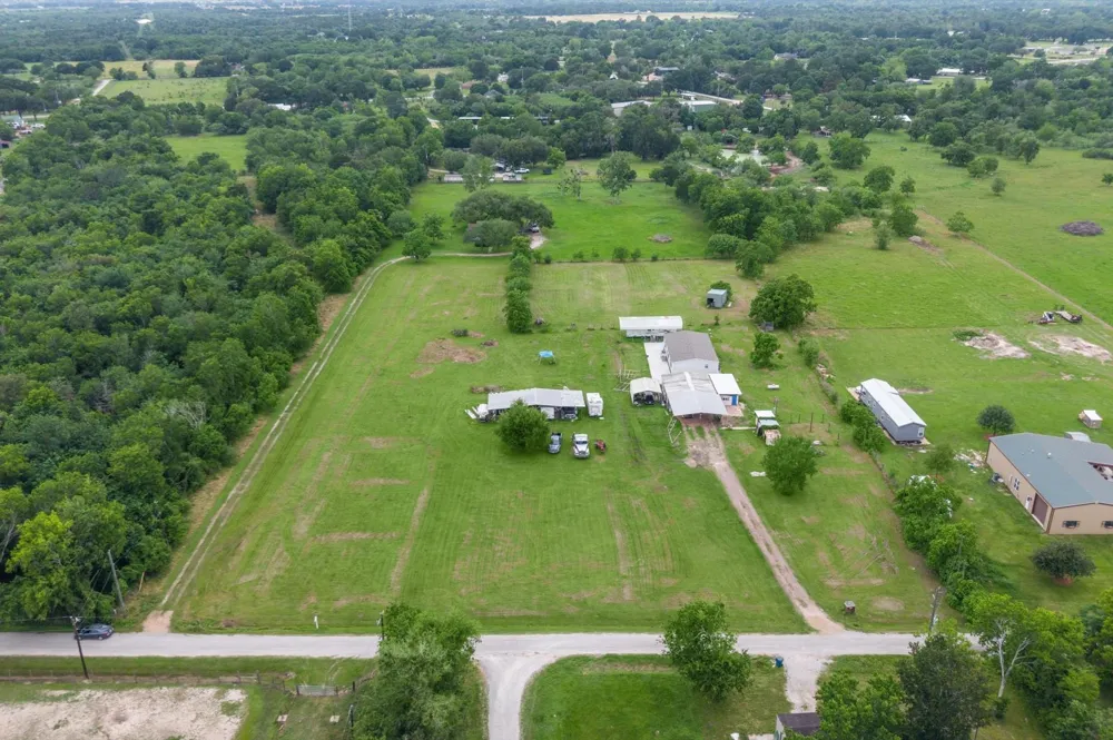 1529 Manak Road Sealy, TX 77474