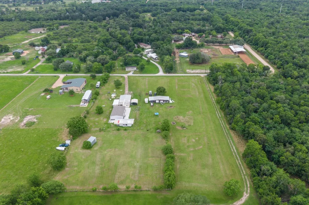 1529 Manak Road Sealy, TX 77474