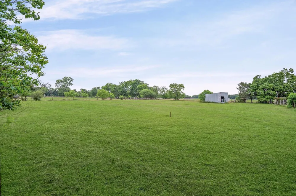 1529 Manak Road Sealy, TX 77474