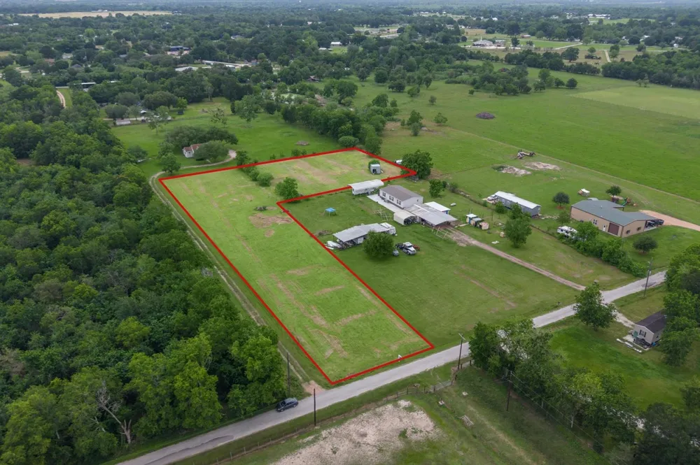 1529 Manak Road Sealy, TX 77474