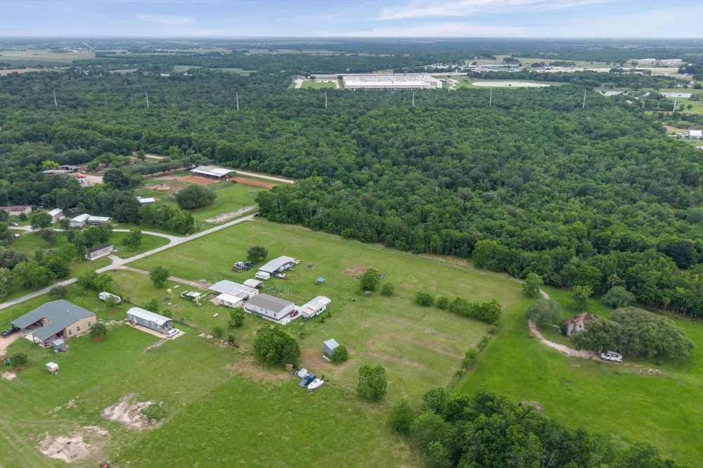 1529 Manak Road Sealy, TX 77474