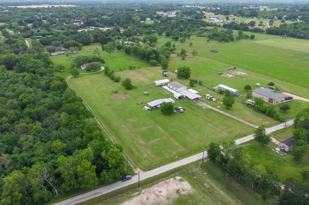 1529 Manak Road Sealy, TX 77474