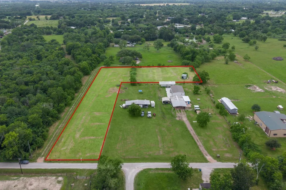 1529 Manak Road Sealy, TX 77474