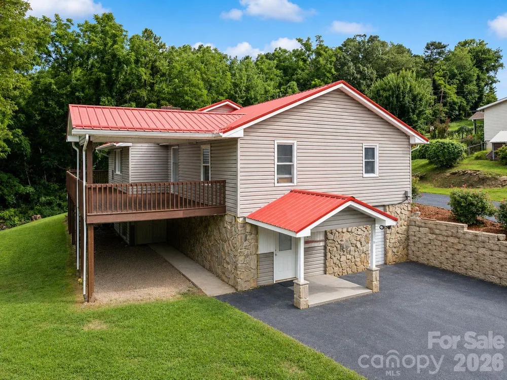 41 Vista Drive Clyde, NC 28721