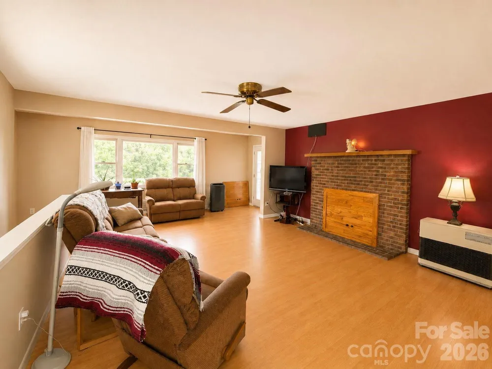 41 Vista Drive Clyde, NC 28721