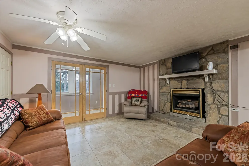 41 Vista Drive Clyde, NC 28721
