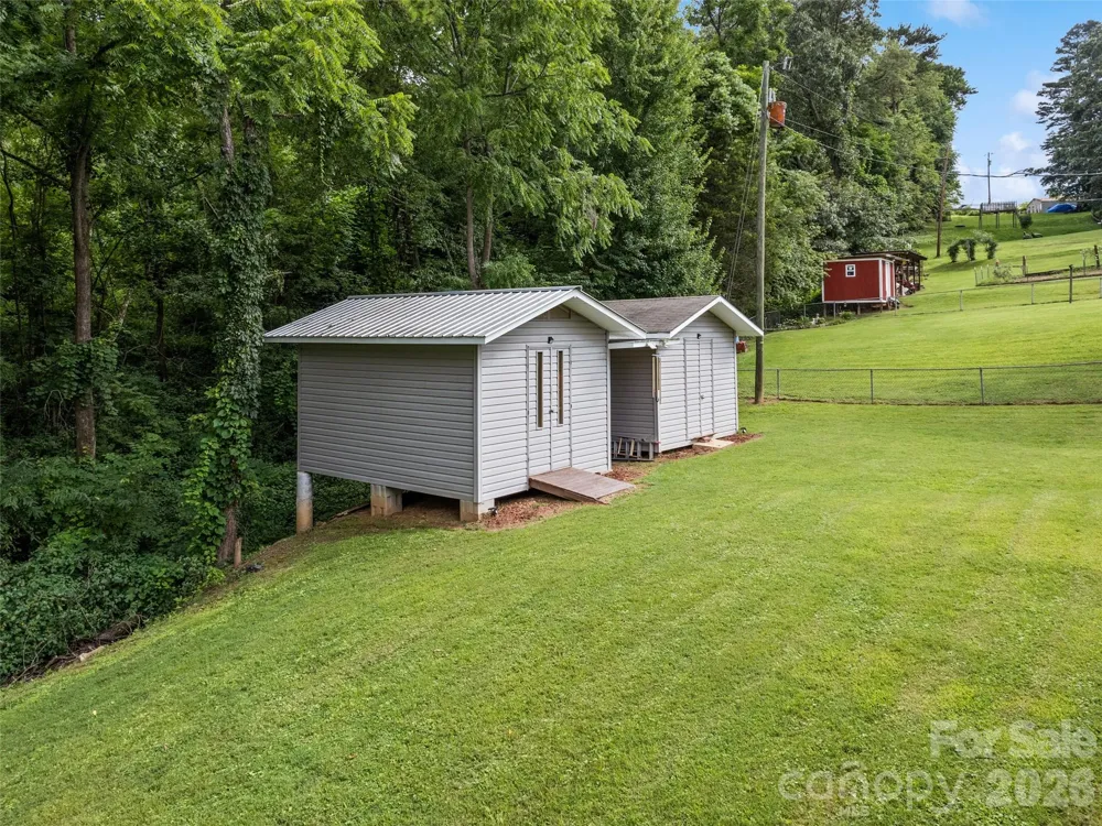 41 Vista Drive Clyde, NC 28721