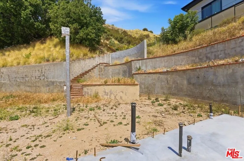 9865 Lanark Street Sun Valley, CA 91352