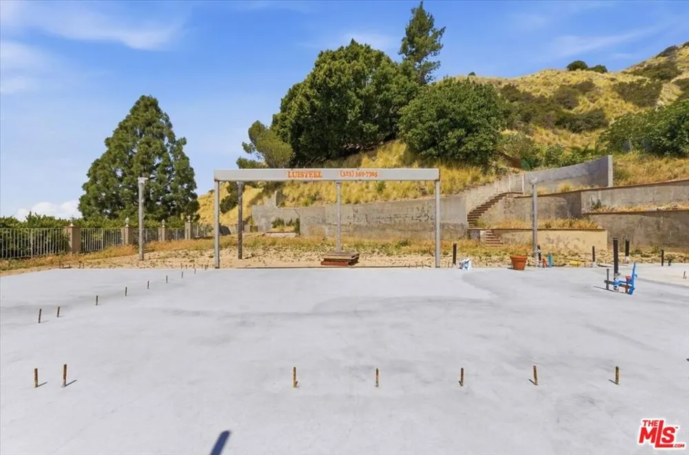 9865 Lanark Street Sun Valley, CA 91352