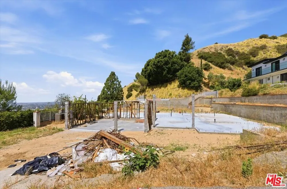 9865 Lanark Street Sun Valley, CA 91352