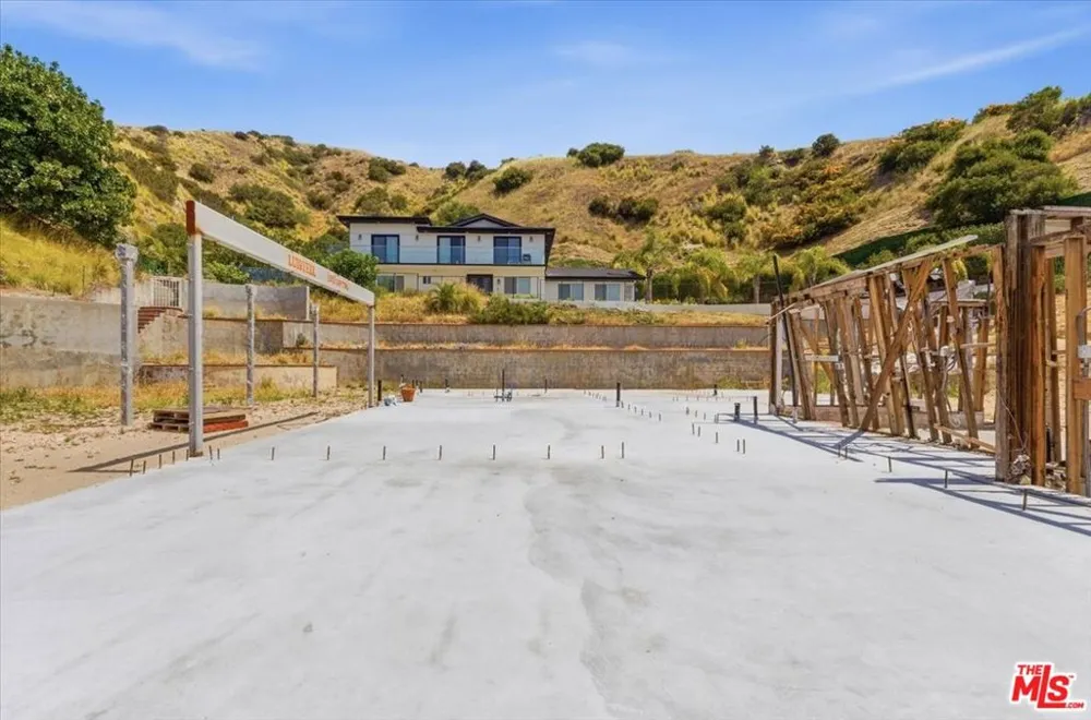 9865 Lanark Street Sun Valley, CA 91352
