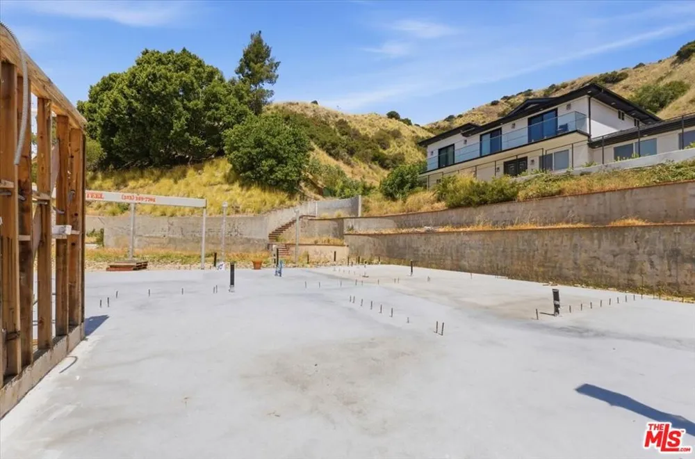9865 Lanark Street Sun Valley, CA 91352