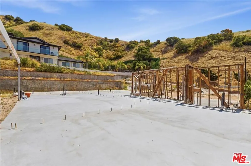 9865 Lanark Street Sun Valley, CA 91352