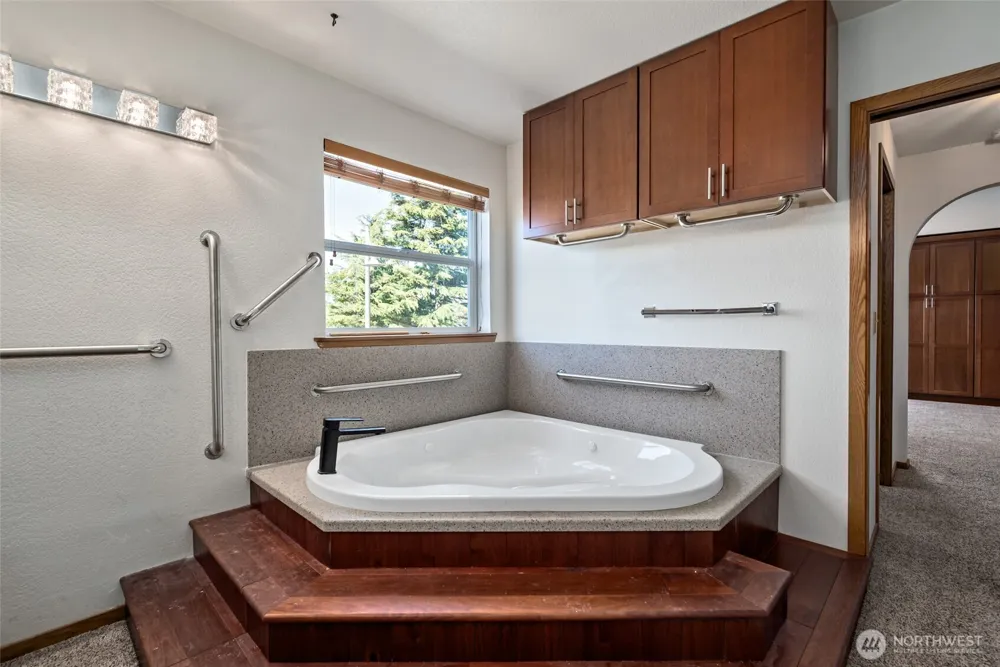 651 SE Bayshore Drive #E102 Oak Harbor, WA 98277