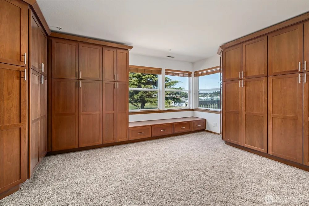 651 SE Bayshore Drive #E102 Oak Harbor, WA 98277