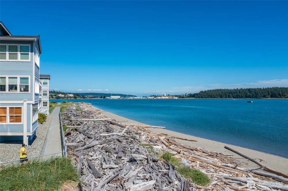 651 SE Bayshore Drive #E102 Oak Harbor, WA 98277