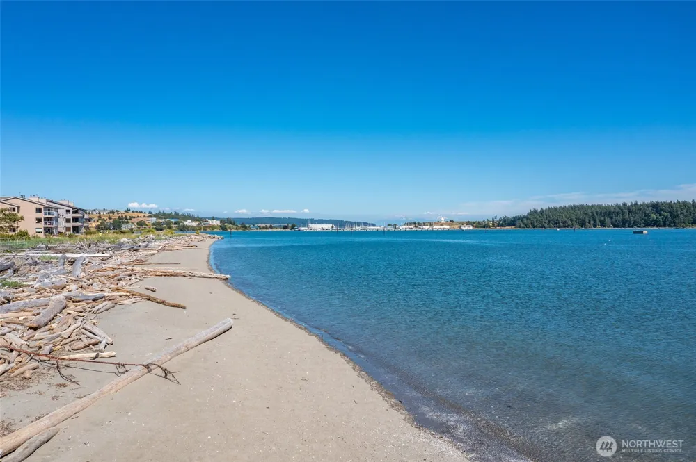 651 SE Bayshore Drive #E102 Oak Harbor, WA 98277
