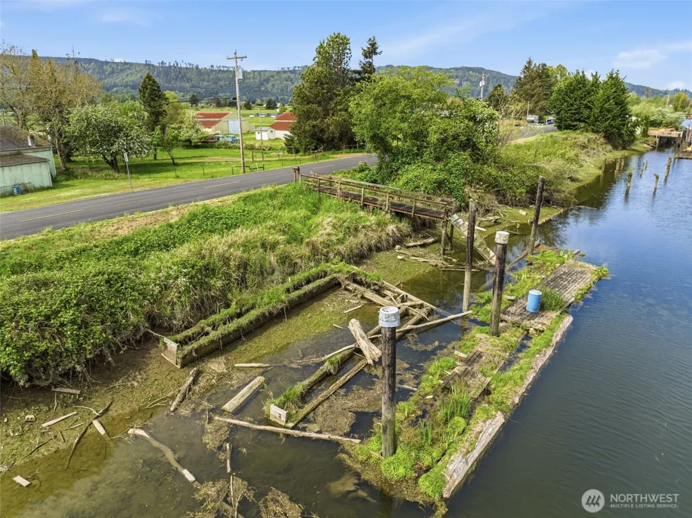 77 S Welcome Slough Cathlamet, WA 98612